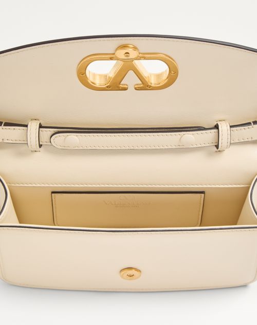 Valentino Garavani - Valentino Garavani Vain Clutch Bag In Shiny Calfskin - Butter - Woman - Shoulder Bags